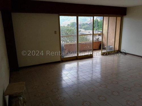 Practico Apartamento En Venta En Las Acacias. Av Victoria. Gf