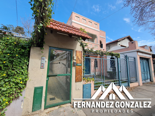 Venta De Ph En Banfield De 2 Ambientes Con Patio Terraza Y Parrilla