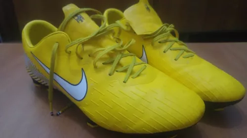 botines neymar amarillos