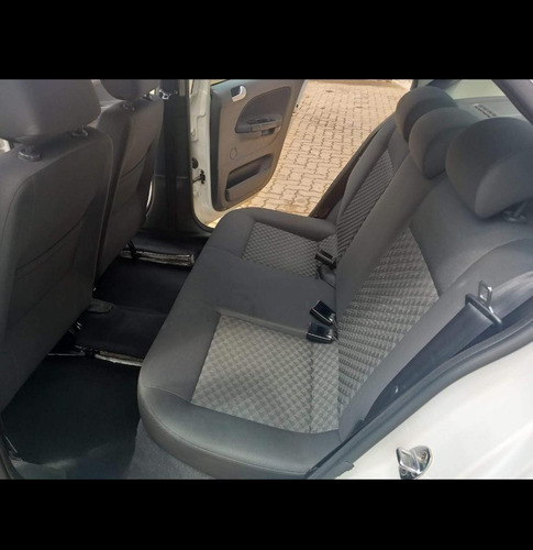 Volkswagen Voyage 2015 1.6 Msi Comfortline Total Flex 4p