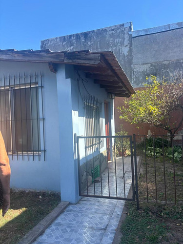 Alquiler De Ph En Muy Buen Estado Con Jardín En Martinez