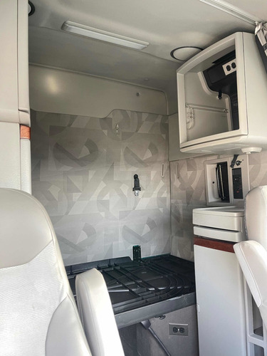 Imagen 8 de 8 de Tracto Camion Volvo 2013