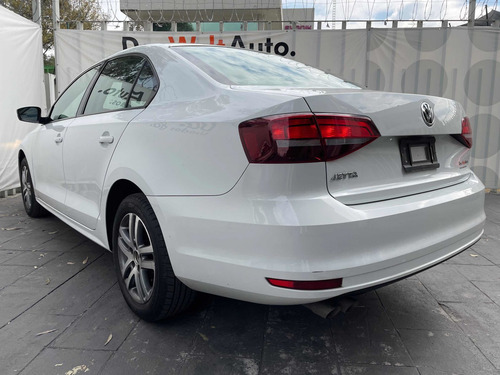 Imagen 3 de 14 de Volkswagen Jetta 2018 2.5 Trendline Mt