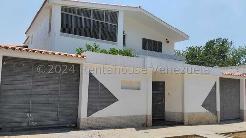 Casa En Venta En El Trigal Centro 24-23389 Yf