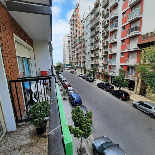 Imagen 4 de 15 de 2 Ambientes A La Calle Con Balcón A Dos Cuadras Del Mar