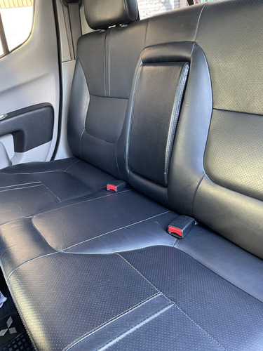 Mitsubishi L200 2.5 Cd 4wd High-power Di-d At5 Cuero
