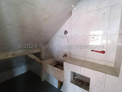 Yonny Silva Rentahouse Vende Excelente Edificio En Valle Arriba Guatire Rcys 24-23134