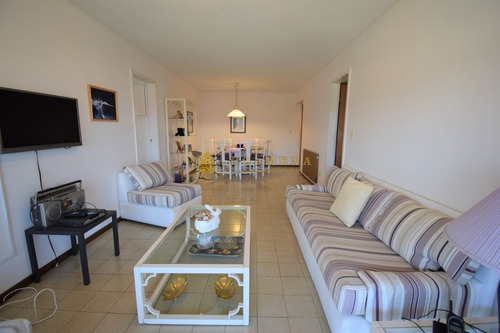 Apartamento En Brava, 2 Dormitorios Complejo Parquemar Center- Ref: 3803