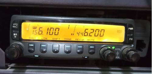 Kenwood Tm-733a Dual Bande Vhf Uhf Radioaficionado Mobil 