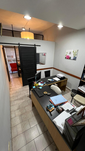 Excelente Local Comercial Sobre Calle Arieta. Varios Rubros Disponibles. Opcion De Locación. Consulte!!