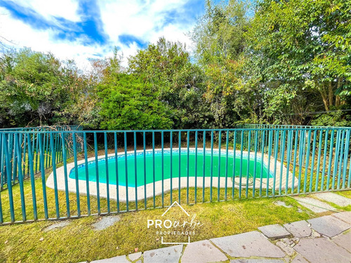 Casa En Venta De 5 Dorm. En Las Condes