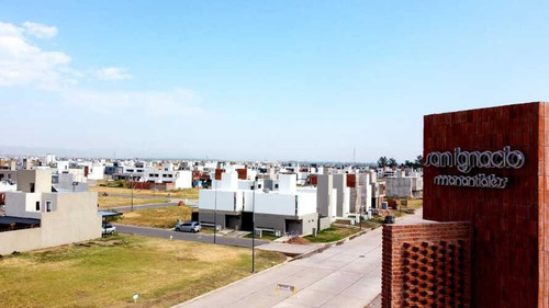 San Ignacio Village . 373m2 Sobre Avenida Principal Excelente Ubicación