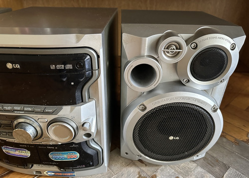 Equipo De Musica Lg Minicomponente 3 Cd Usb 2 Cas Radio Plateado 3000 W (Usado)