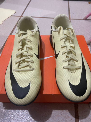 Tenis De Fútbol Nike Mercurial Vapor 15 Academy Tf (Usado)