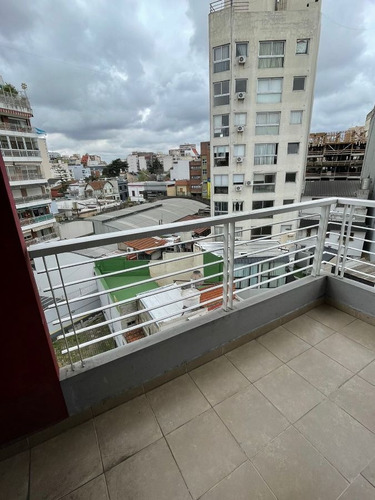 Imagen 1 de 10 de Departamento En Venta De 1 Dormitorio En Villa Del Parque