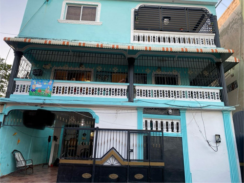 Se Vende Edificio De 3 Niveles En Jardines Del Ozama