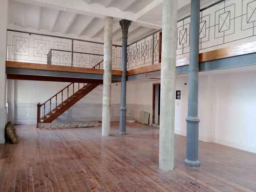 Espectacular Local Comercial, Gran Restauración, Vista Luz Y Terraza