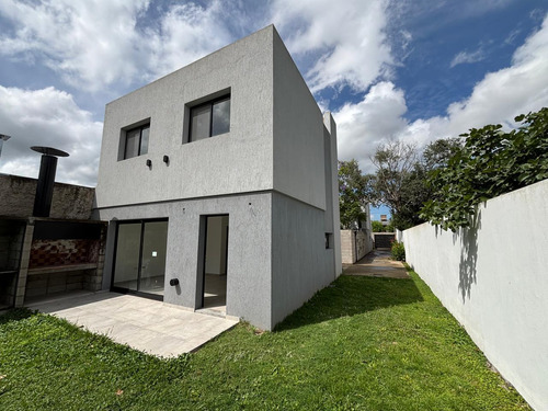 Duplex En Venta - 2 Dormitorios 2 Baños - 207mts2 - Villa Elisa