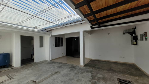 En Venta Casa Ubicada En La Cumaca Conjunto Resd. Villas De Alcala San Diego Estado Carabobo / Emer