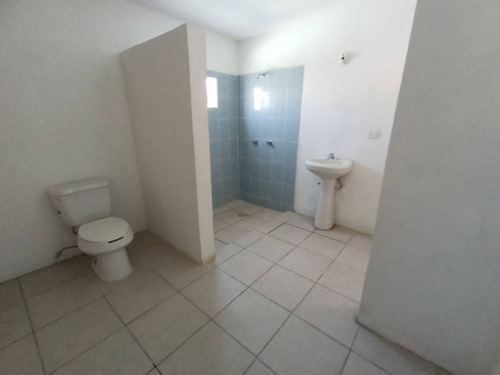 Imagen 9 de 15 de Casa En Venta De Un Piso Con Amplios Espacios