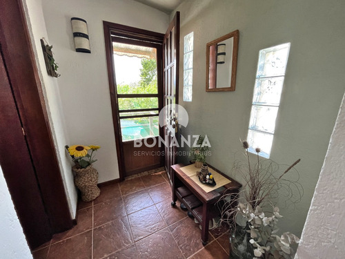 Casas En Venta En Playa Hermosa, Piriápolis. 2 Propiedades En Un Padrón. Cercada Perimetralmente.