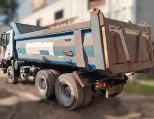 Iveco Trakker 420 TatĂș Con Volcadora Baco