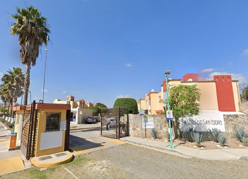 Remate Casa En Paseo De San Juan Isidro Querétaro Posesión Ante Notario Público Ojac-aaa-193