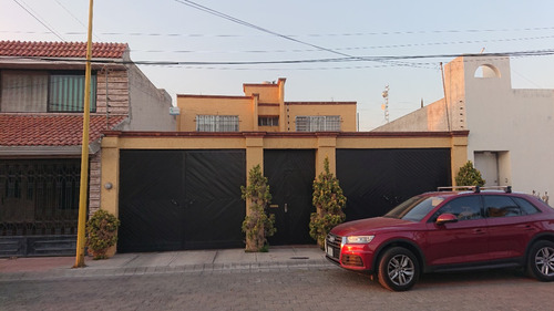 En Venta Casa De 3 Recámaras, 3 Cocheras, 2 1/2 Baños, Amplio Jardin Con Asador Techado, Cuarto De Lavado En La Concepción Ii