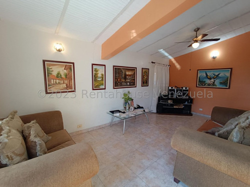 24-13391 Hermosa Casa En Venta, Urb. Los Samanes, Maracay Mord