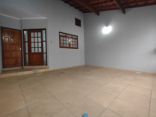 Casa Com 3 Dorms Em Bairro Nobre