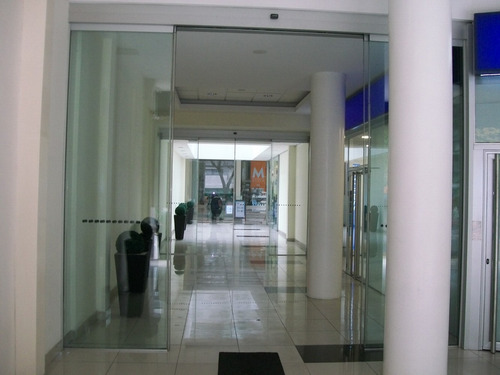 Av Brasil Y Rbla. Local En Micenas Mall 33 M2, Baño
