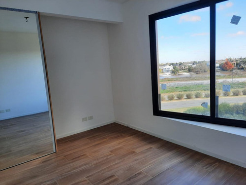 Imagen 23 de 30 de Alquiler Departamento 4 Ambientes Con Dependencia Al Rio En Barrio Puerto Escondido Nordelta