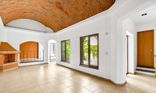 Casa En Venta En San Miguel De Allende: La Cañada Un Piso Y Estilo Colonial