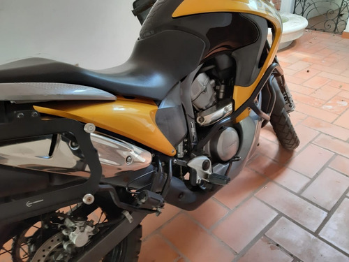 Honda Transalp Xl700v