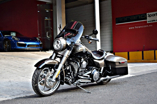 Imagen 1 de 8 de Harley Davidson Road King Cvo 2016