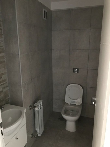 Imagen 9 de 14 de Hermoso Departamento En Venta De 3 Ambientes Con Cochera - Banfield