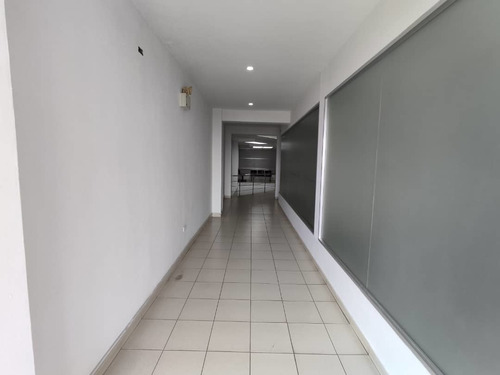 Imagen 9 de 10 de Local En Alquiler Barrio Obrero