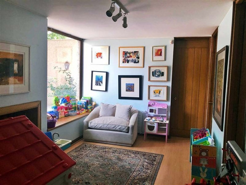 Casa En Venta De 5 Dorm. En Lo Barnechea