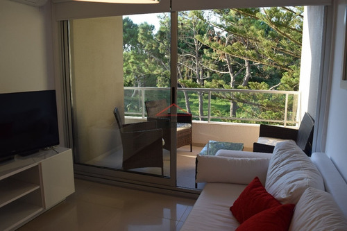 A Pasos De Playa Brava Con Servicios- Ref: 2865