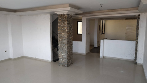 Imagen 9 de 25 de Townhouse Obra Blanca Con Terraza En Lomas Alto Lomas Del Este Valencia Nf 157068