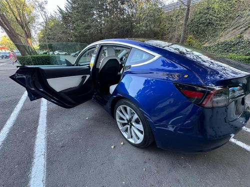 Tesla Model 3 Color Azul, Full Autonomy