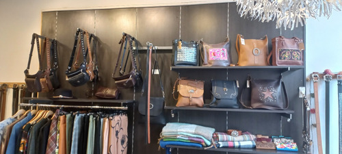 Vendo Fondo De Comercio- Ropa Y Accesorios-oportunidad