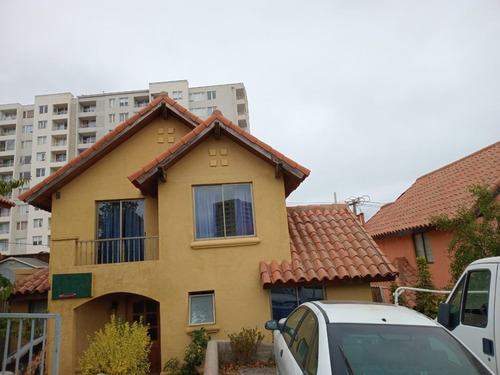 Casa En Altos De Viña Con Espacio, Luz Y Tranquilidad