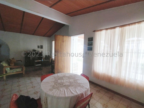 Amplia Casa En Venta Con Anexo Servicio De Internet Excelente Precio Los Samanes Maracay Estef 23-21298