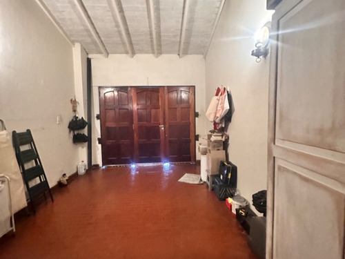 Encantadora Casa Con Pileta Moreno Centro Permuto