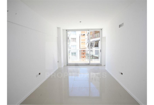 Alquiler 2 Amb, Dormitorio En Suite, Toilette Y Balcón.