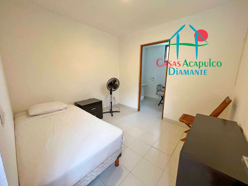 Cad La Joya Residencial 4. Terraza, Vista A La Bahía De Puerto Marqués