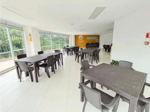 Apartamento Con Hermosa Vista Segundo Piso Con Ascensor