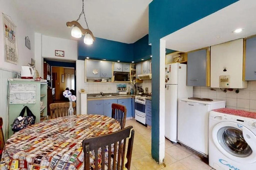 Casa De 4 Ambientes Con Garage Y Amplio Jardin En Muy Buena Ubicacion