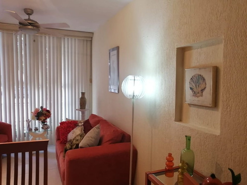 Imagen 2 de 12 de Casa De Dos Niveles En Venta En Fracc. Reforma, Veracruz, Ve
